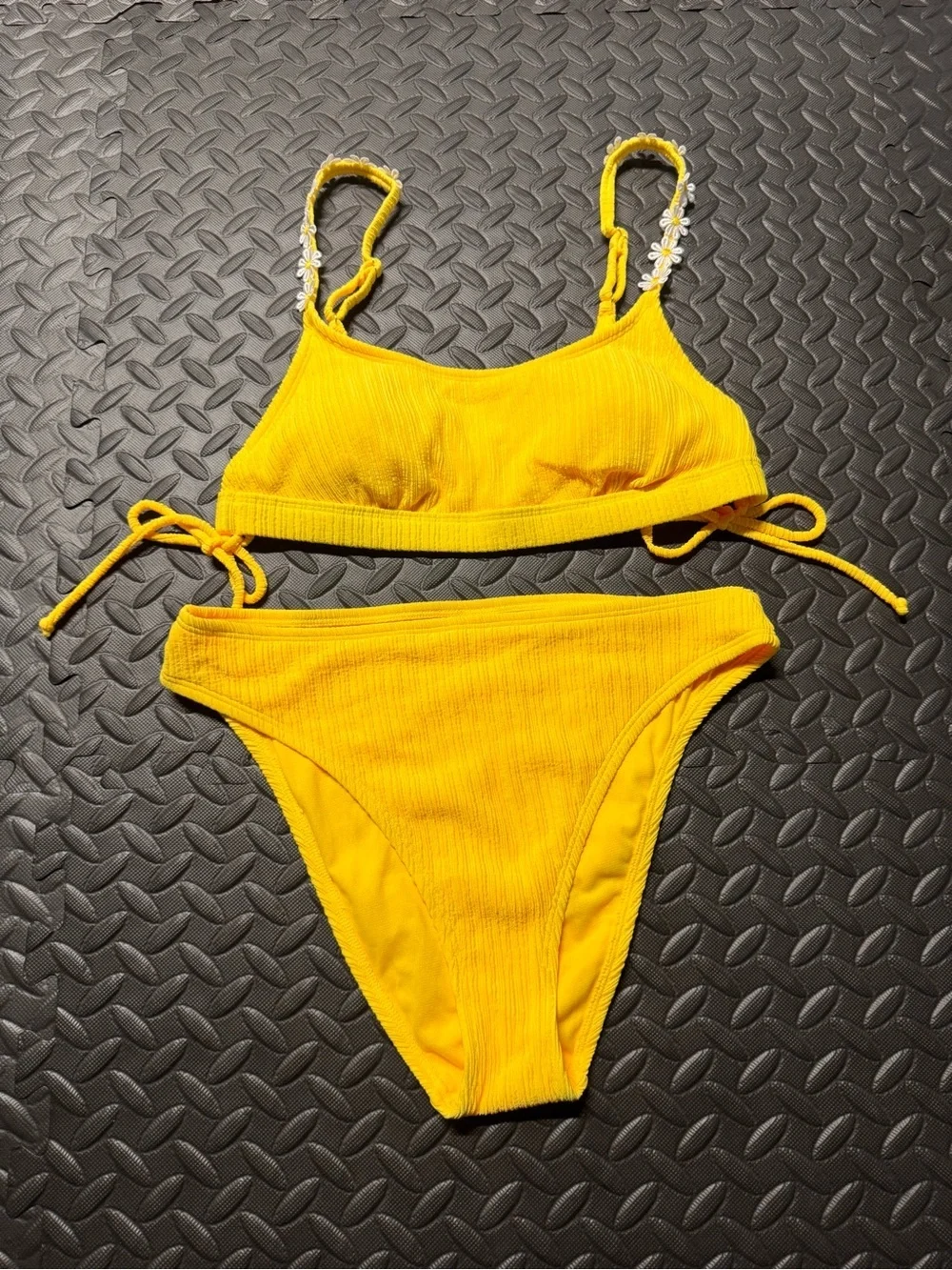 No Boundaries Yellow Textured Daisy Strap Bikini Set Girls Size L (11-13)